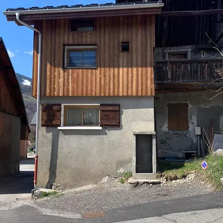 6 People Close To Courchevel *
