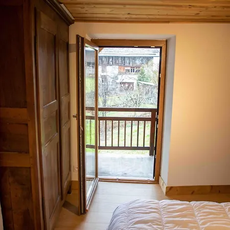 6 People Close To Courchevel